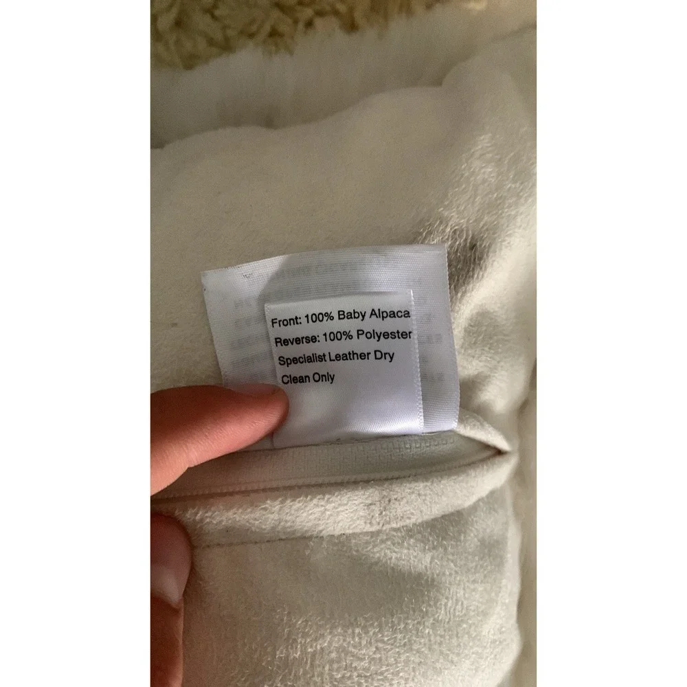 Arhaus Baby Alpaca‎ Luxurious 20x20 Fur Pillow white elegant luxury soft leather
